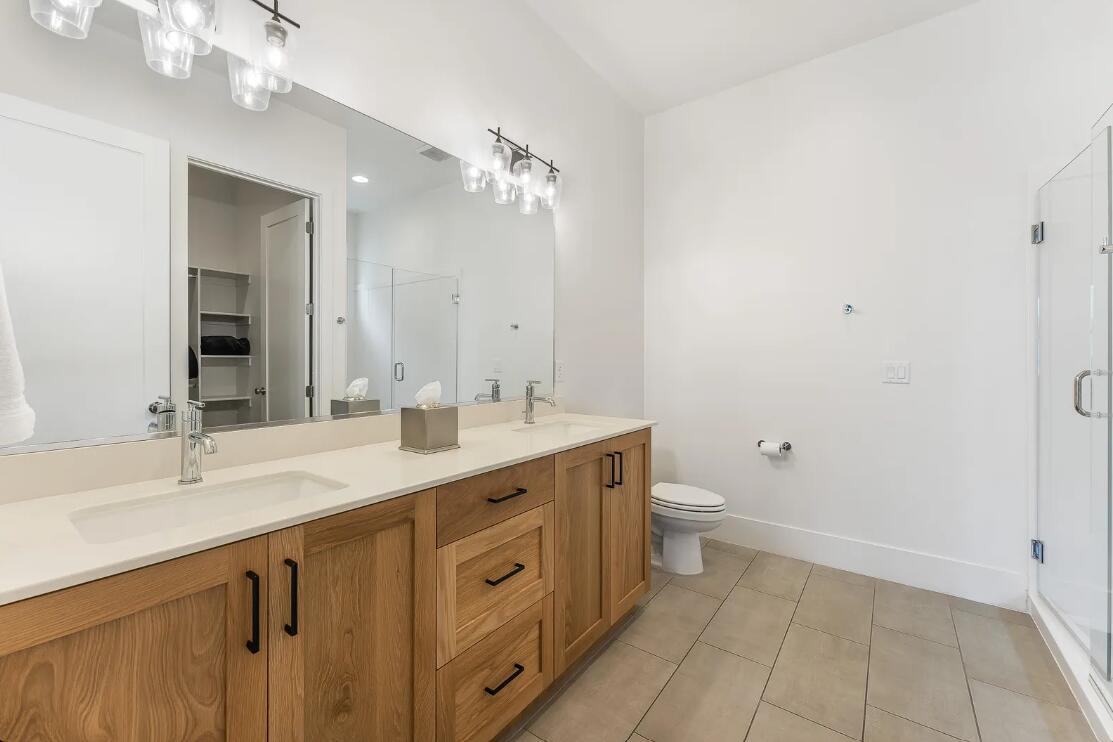BLOOMINGTON VAC VILLAS - Residential