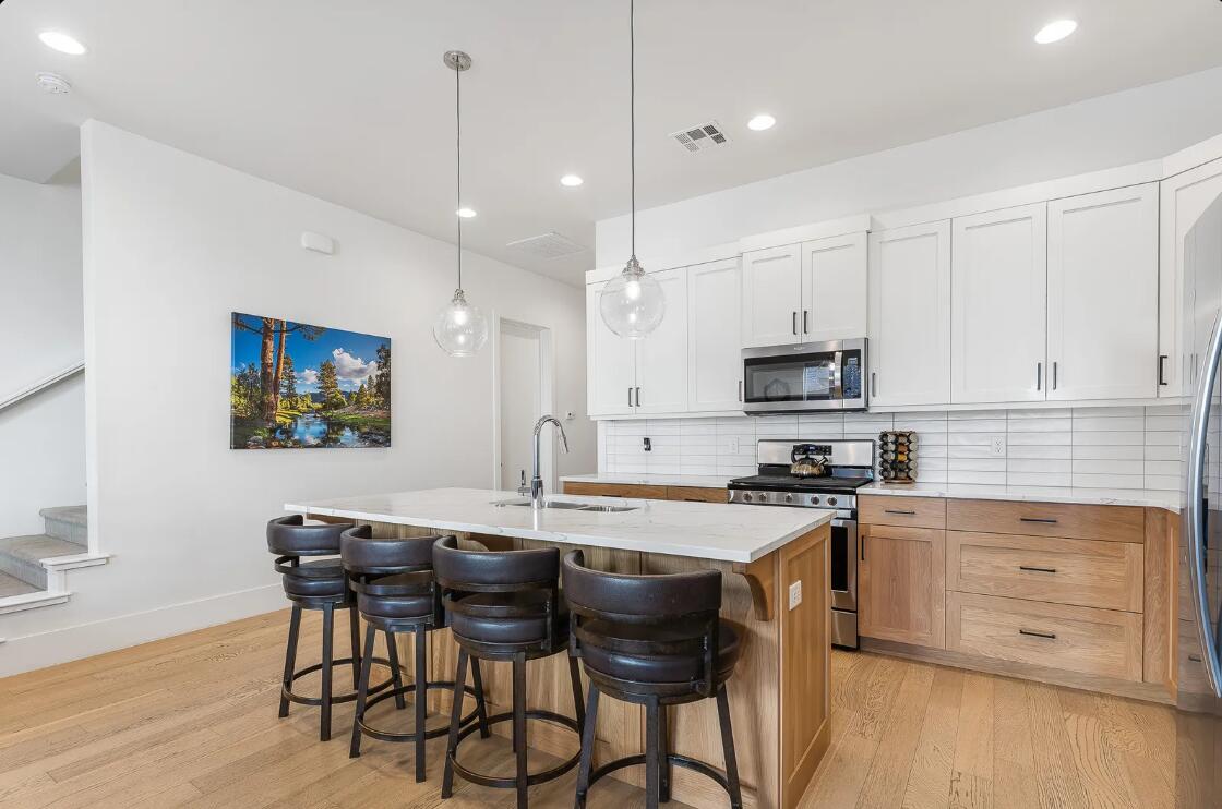 BLOOMINGTON VAC VILLAS - Residential