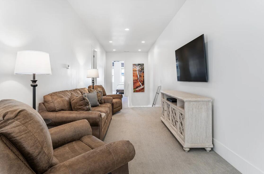 BLOOMINGTON VAC VILLAS - Residential