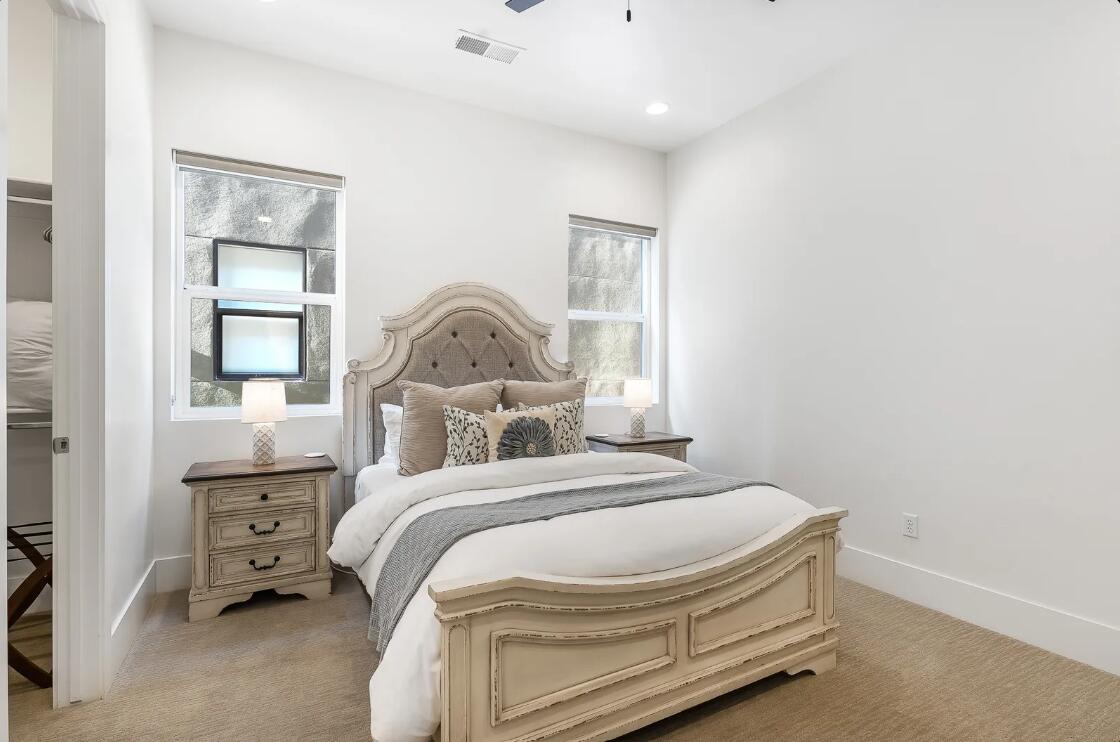 BLOOMINGTON VAC VILLAS - Residential