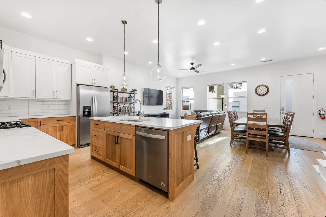 BLOOMINGTON VAC VILLAS - Residential