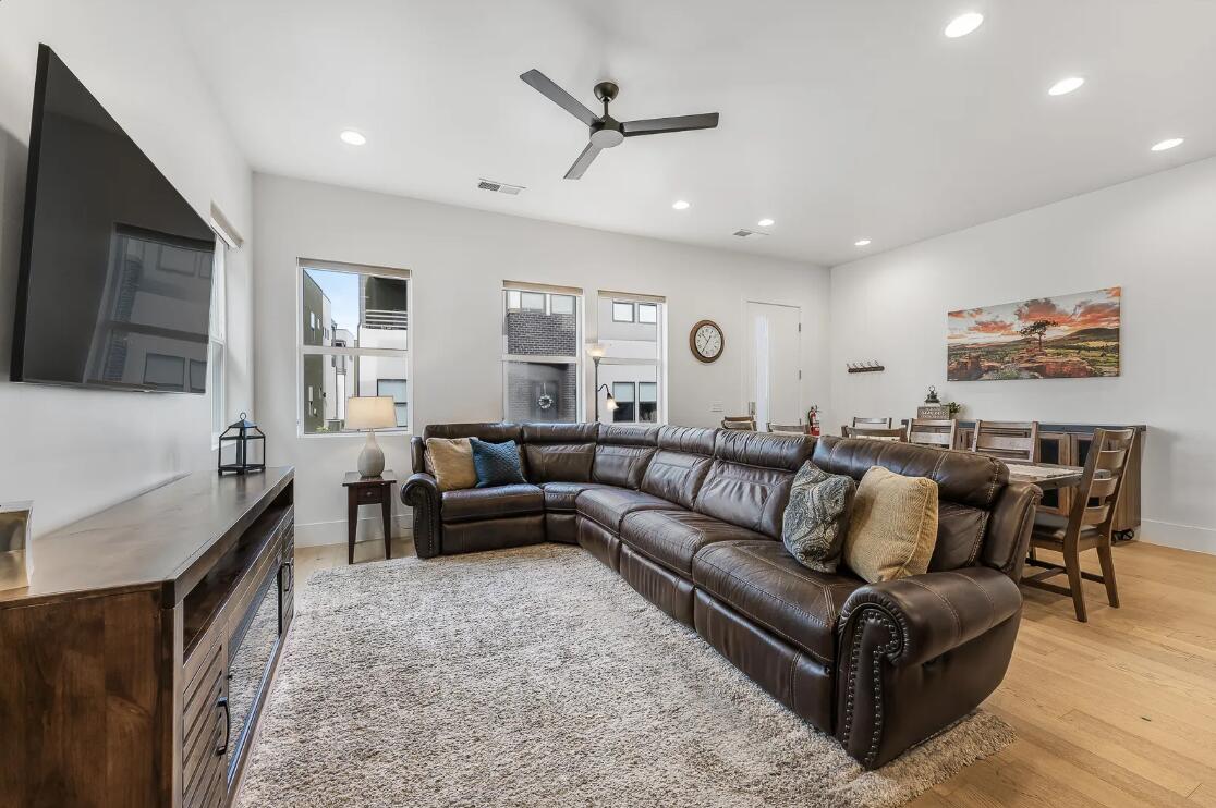 BLOOMINGTON VAC VILLAS - Residential