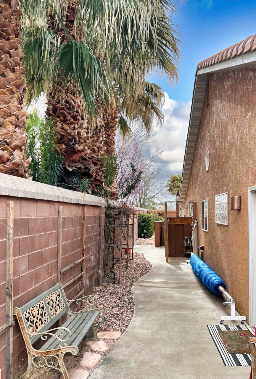 ROYAL OAKS - Residential