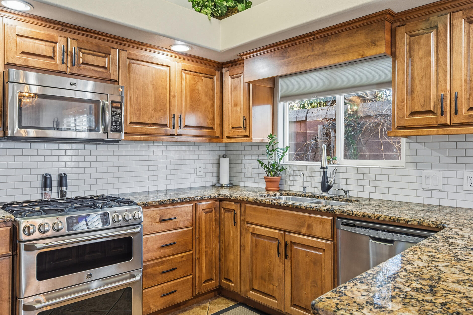 ROYAL OAKS - Residential