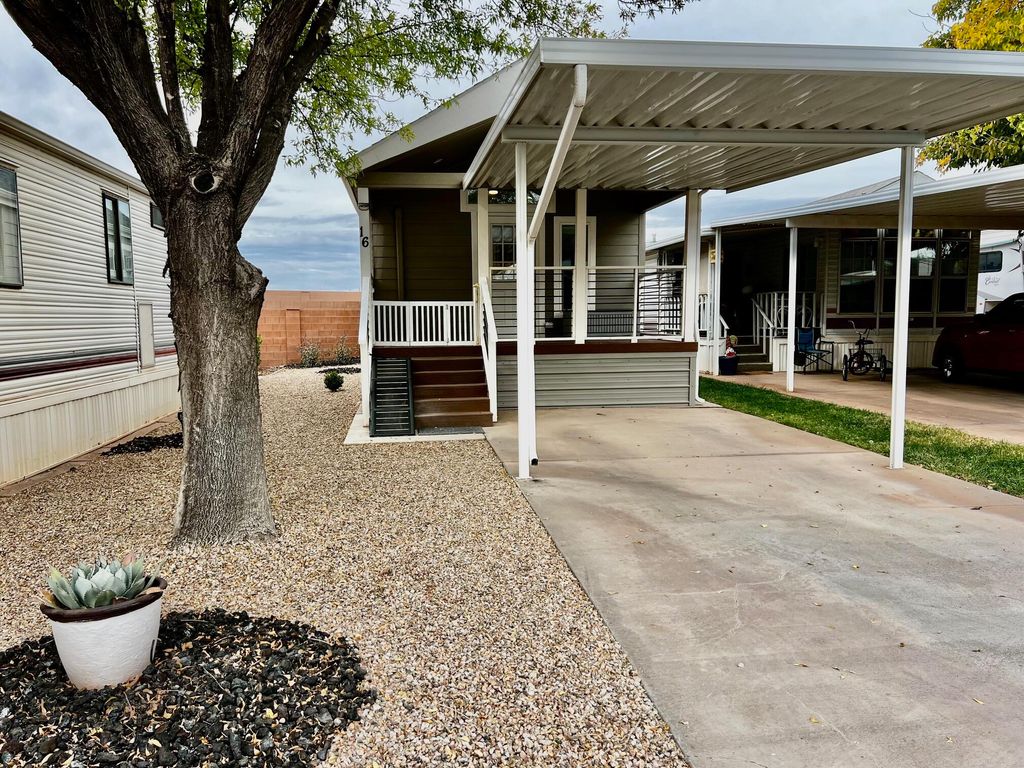 Photo of 1160 E TELEGRAPH ST #16, Washington, UT 84780 (MLS # 25-266818)