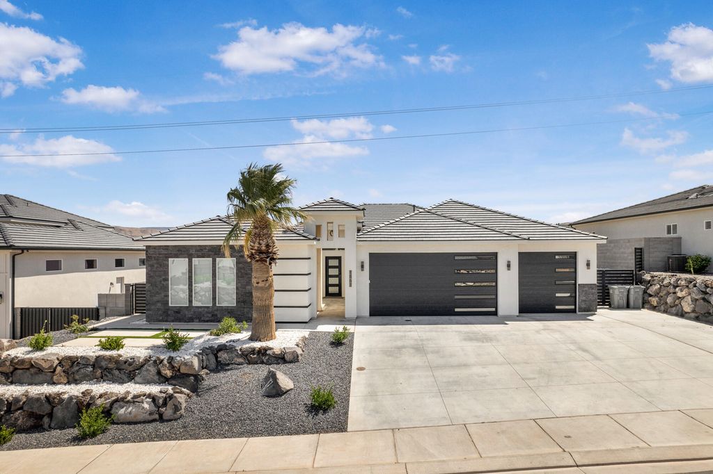 Photo of 1861 W 300 N, Hurricane, UT 84737 (MLS # 26-271690)