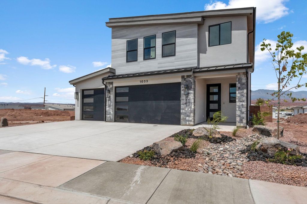 Photo of 1033 E COYOTE CREST DR, Washington, UT 84780 (MLS # 26-271637)