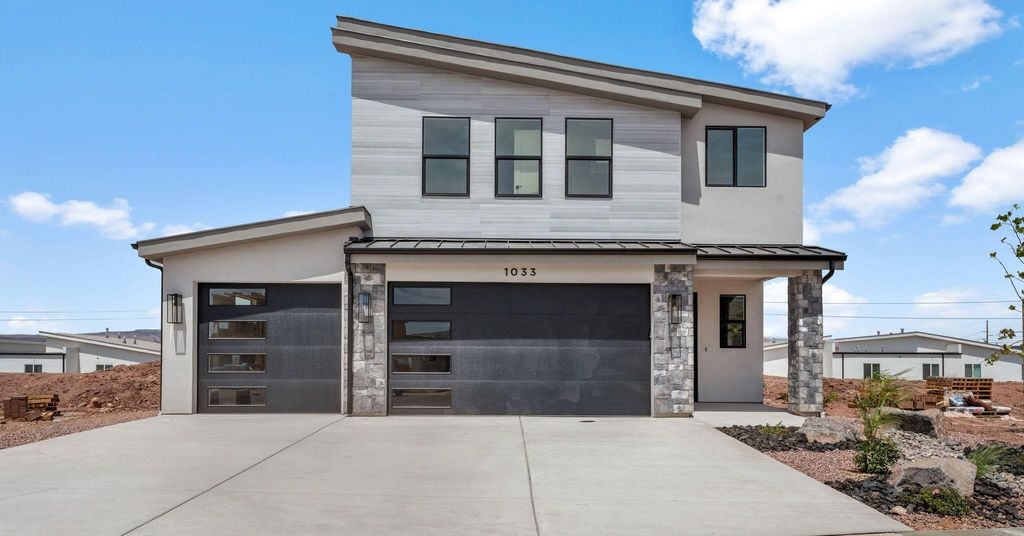 Photo of 1033 E COYOTE CREST DR, Washington, UT 84780 (MLS # 26-271637)