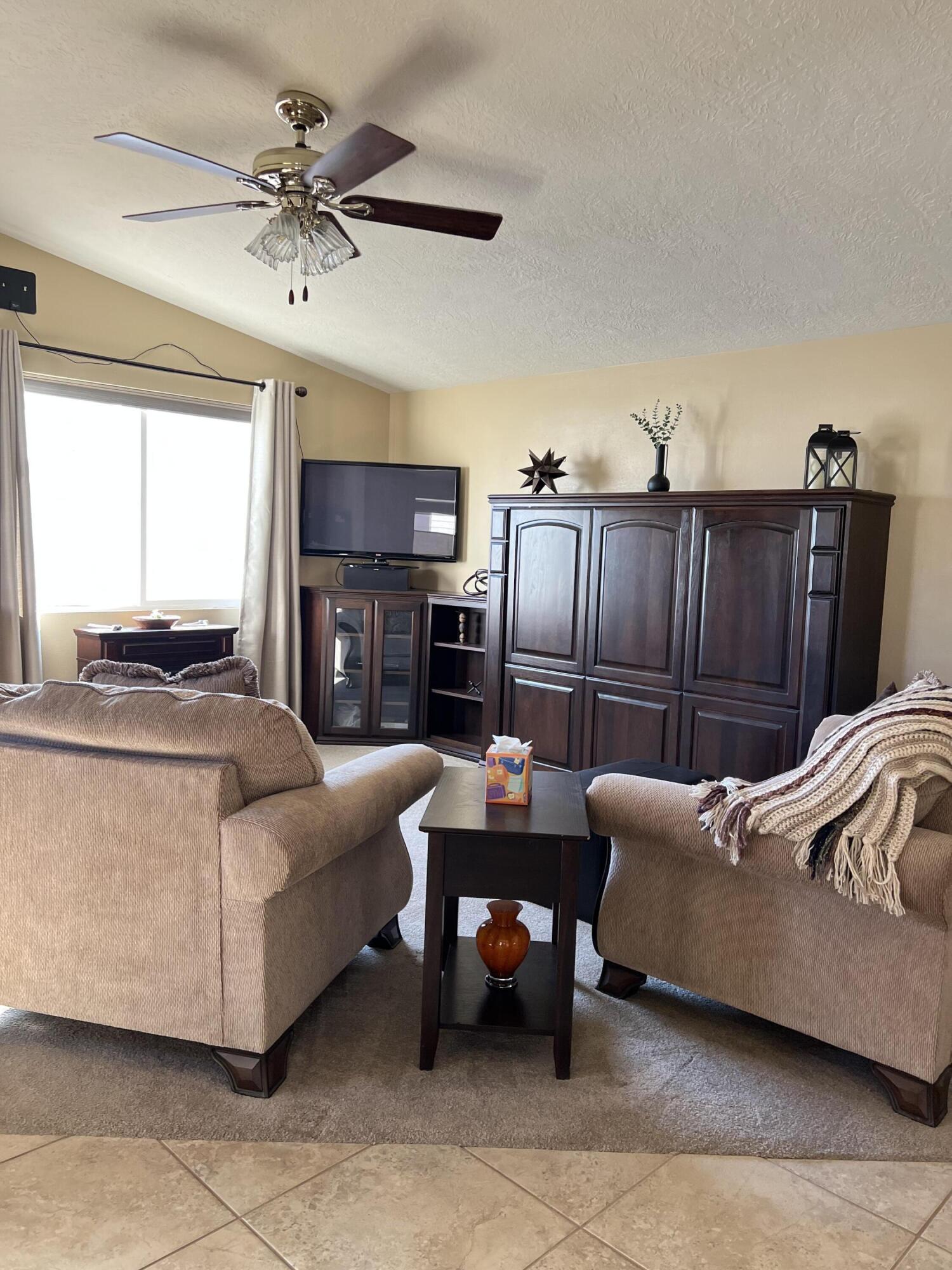 CANYON BREEZE RV RESORT - Residential