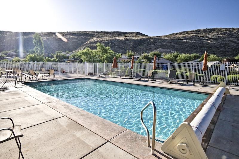 HARRISBURG LAKESIDE ESTATES - Residential