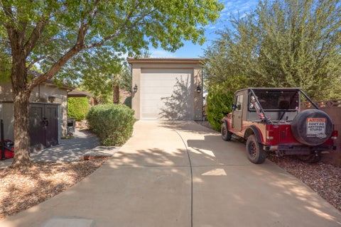 Tiny photo for 655 E Lost Ridge DR, Washington, UT 84780 (MLS # 26-276114)