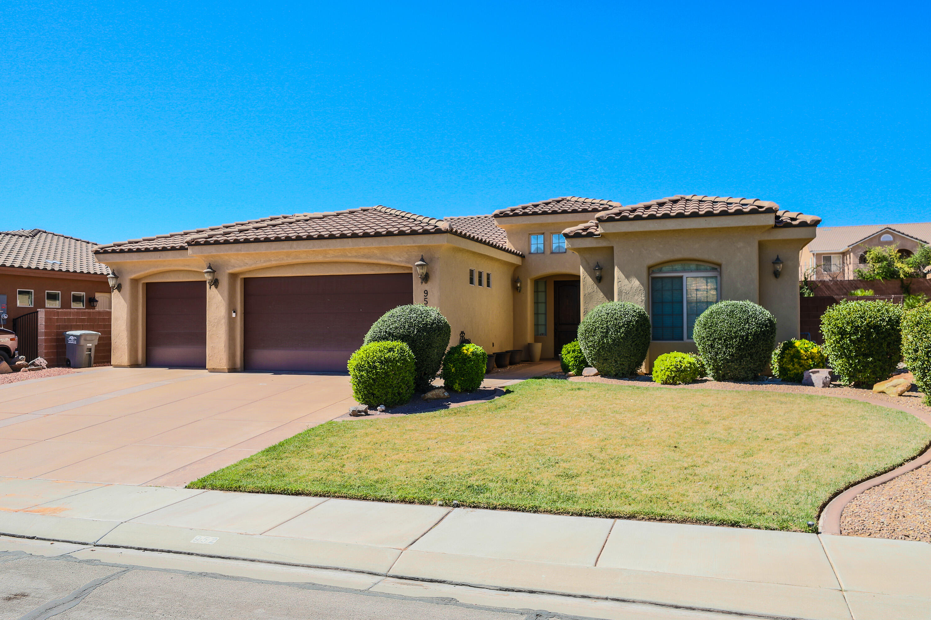 ALMOND HEIGHTS PARK - Residential