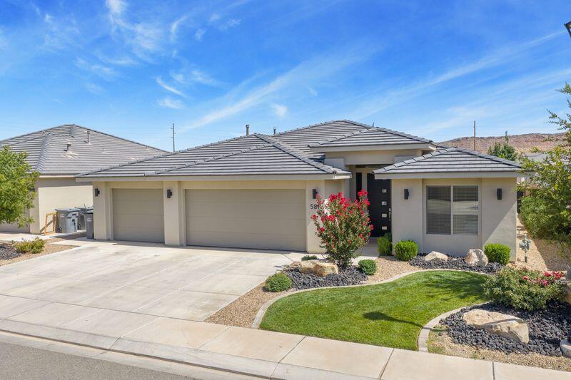 Photo of 581 S Orange Grove DR S, Washington, UT 84780 (MLS # 26-275386)