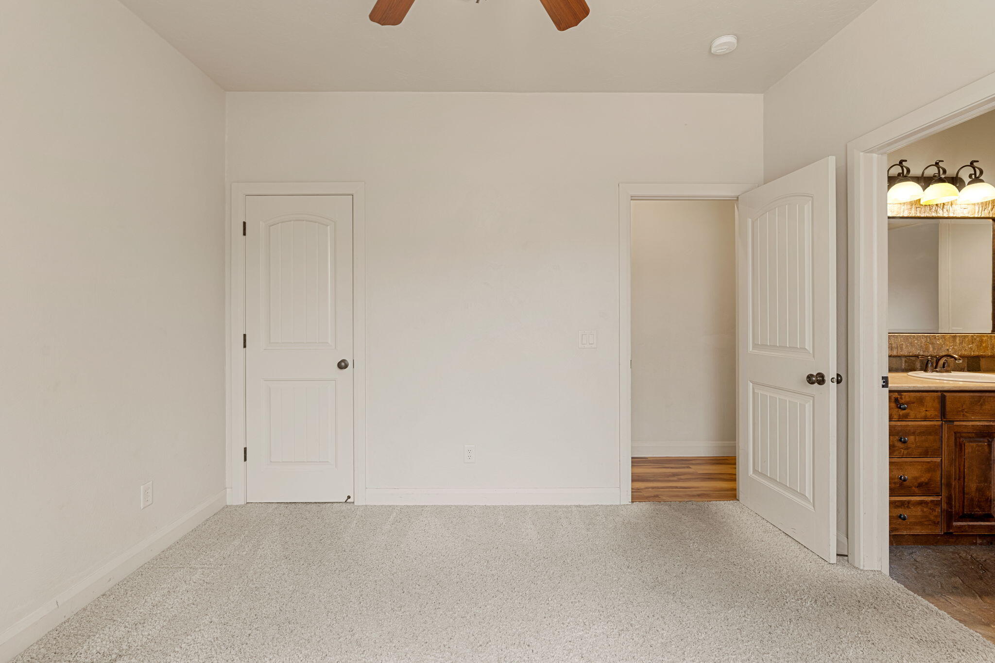 HIGH CHAPARRAL AT THE WASHINGTON BENCH - Residential