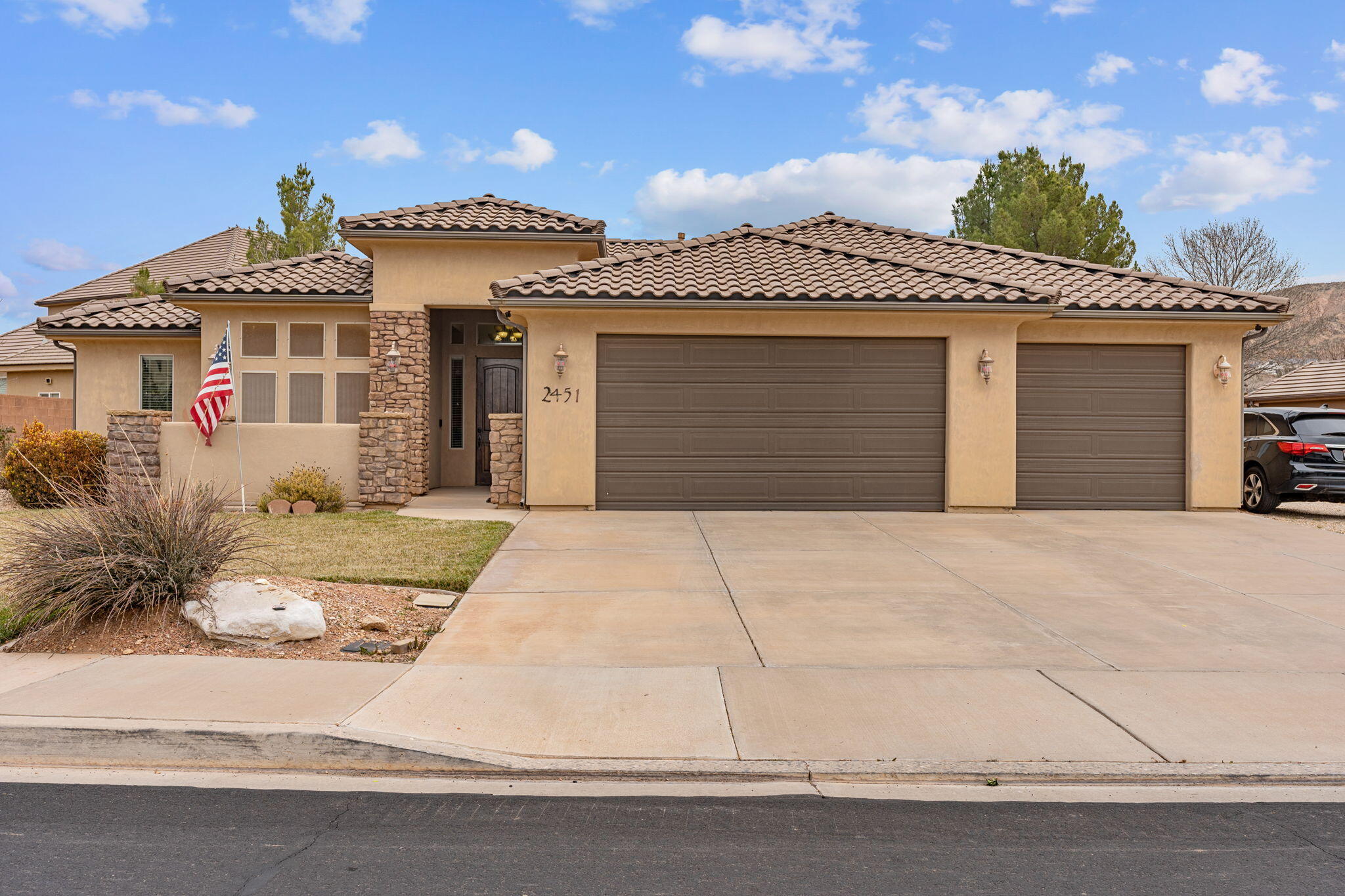 HIGH CHAPARRAL AT THE WASHINGTON BENCH - Residential