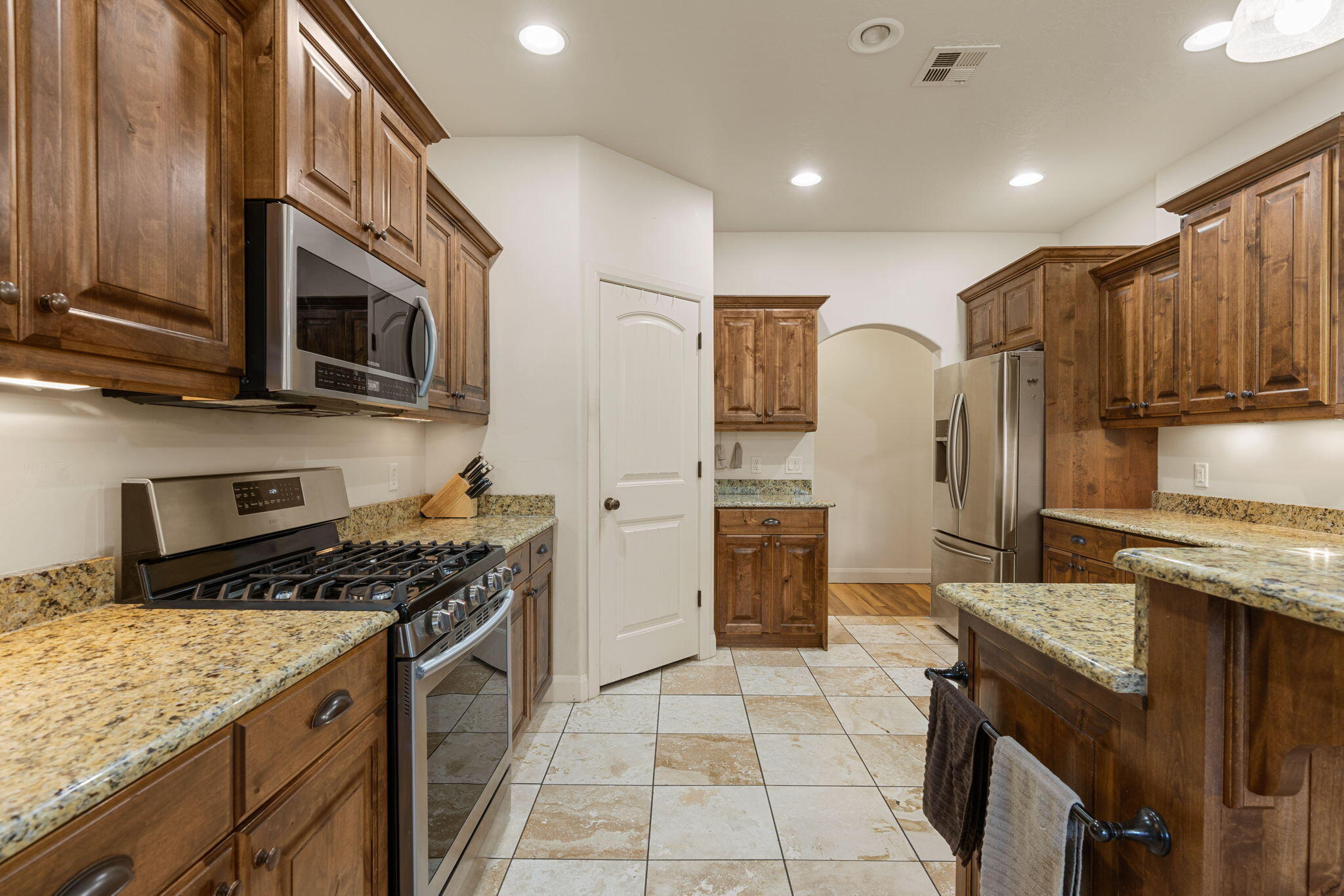 HIGH CHAPARRAL AT THE WASHINGTON BENCH - Residential