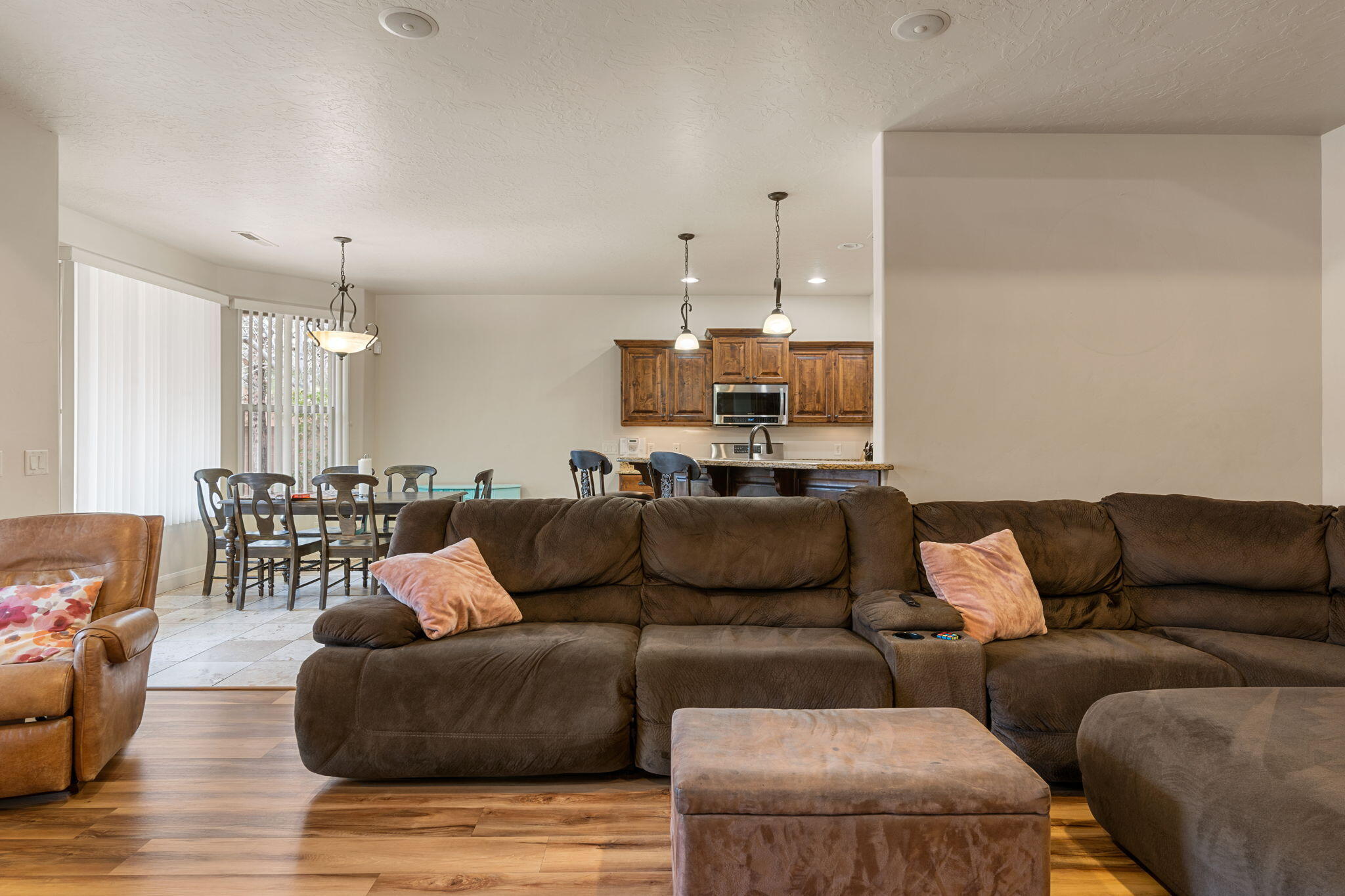 HIGH CHAPARRAL AT THE WASHINGTON BENCH - Residential