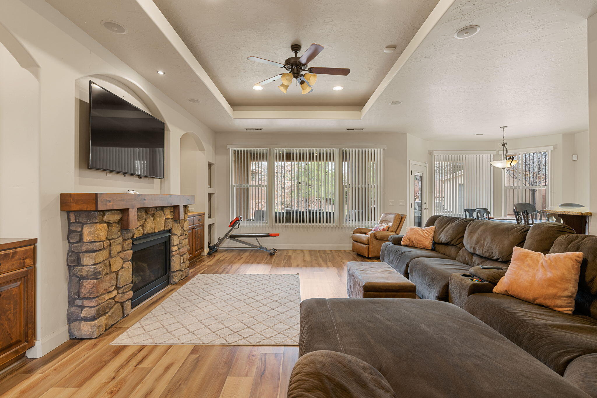 HIGH CHAPARRAL AT THE WASHINGTON BENCH - Residential