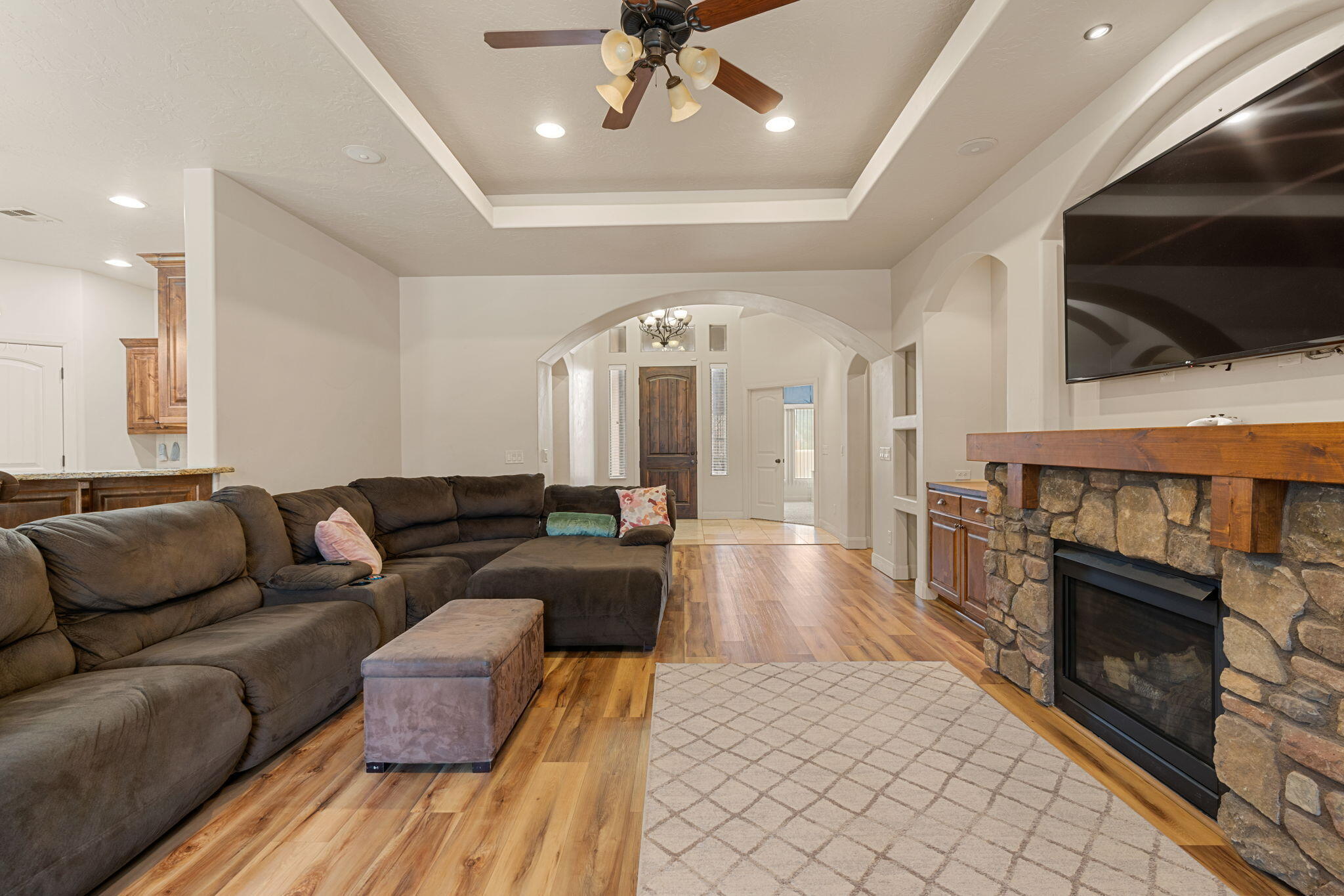 HIGH CHAPARRAL AT THE WASHINGTON BENCH - Residential