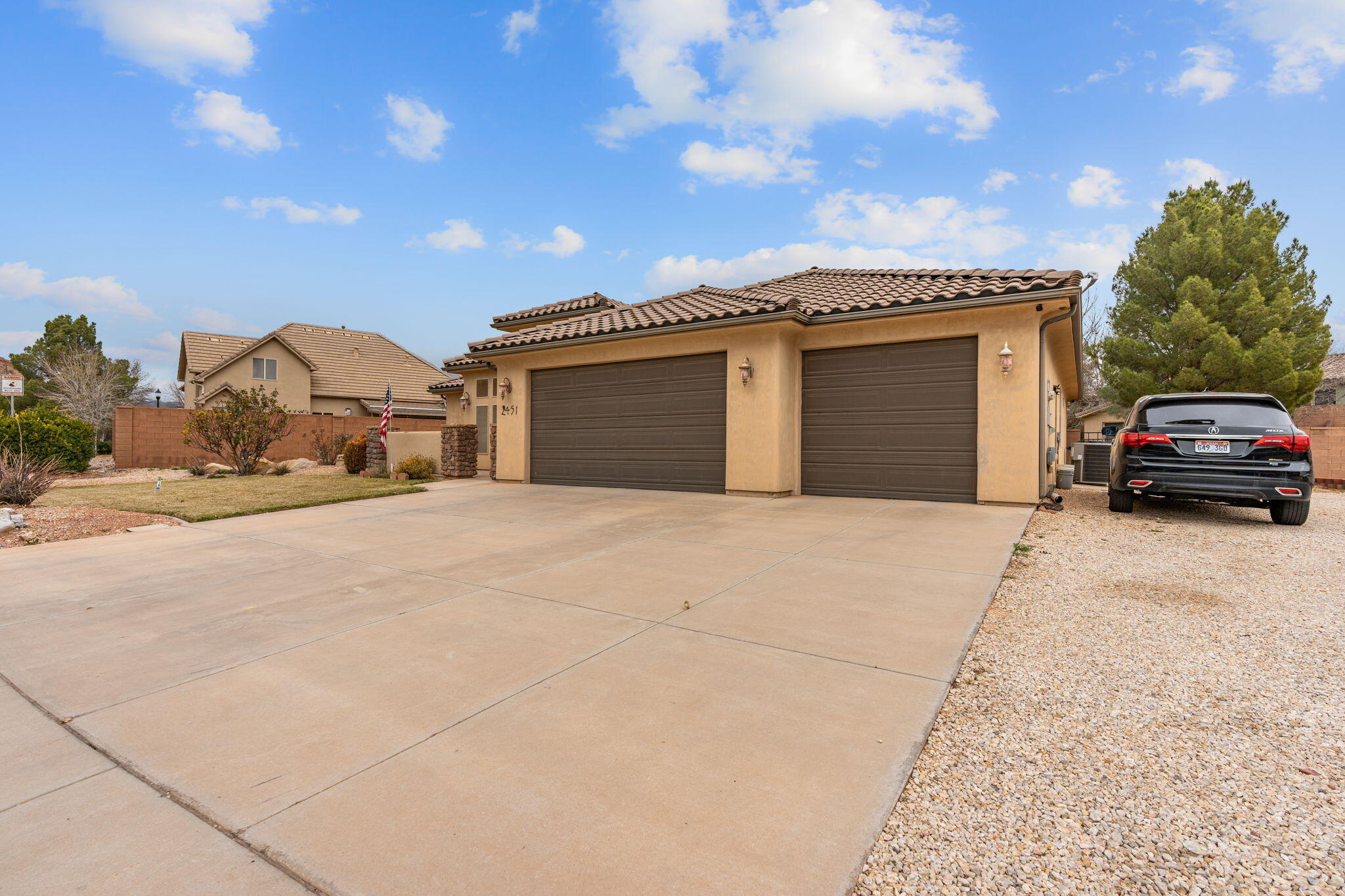 HIGH CHAPARRAL AT THE WASHINGTON BENCH - Residential