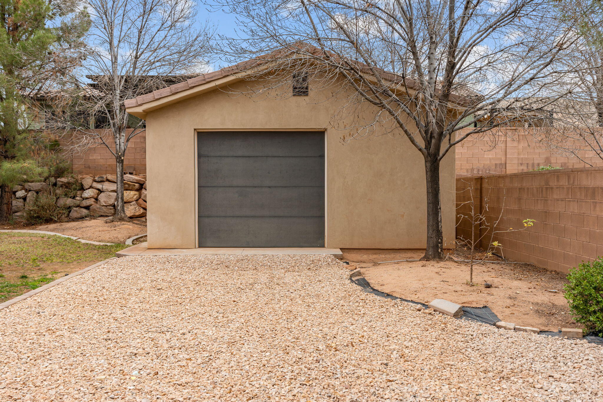 HIGH CHAPARRAL AT THE WASHINGTON BENCH - Residential