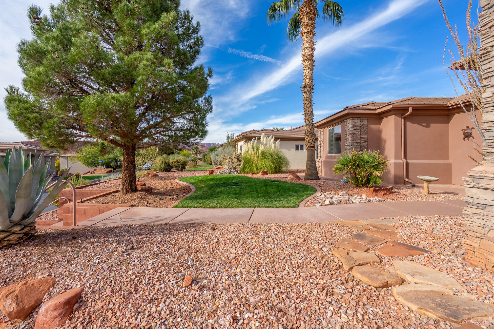 PARADISE CANYON - Residential