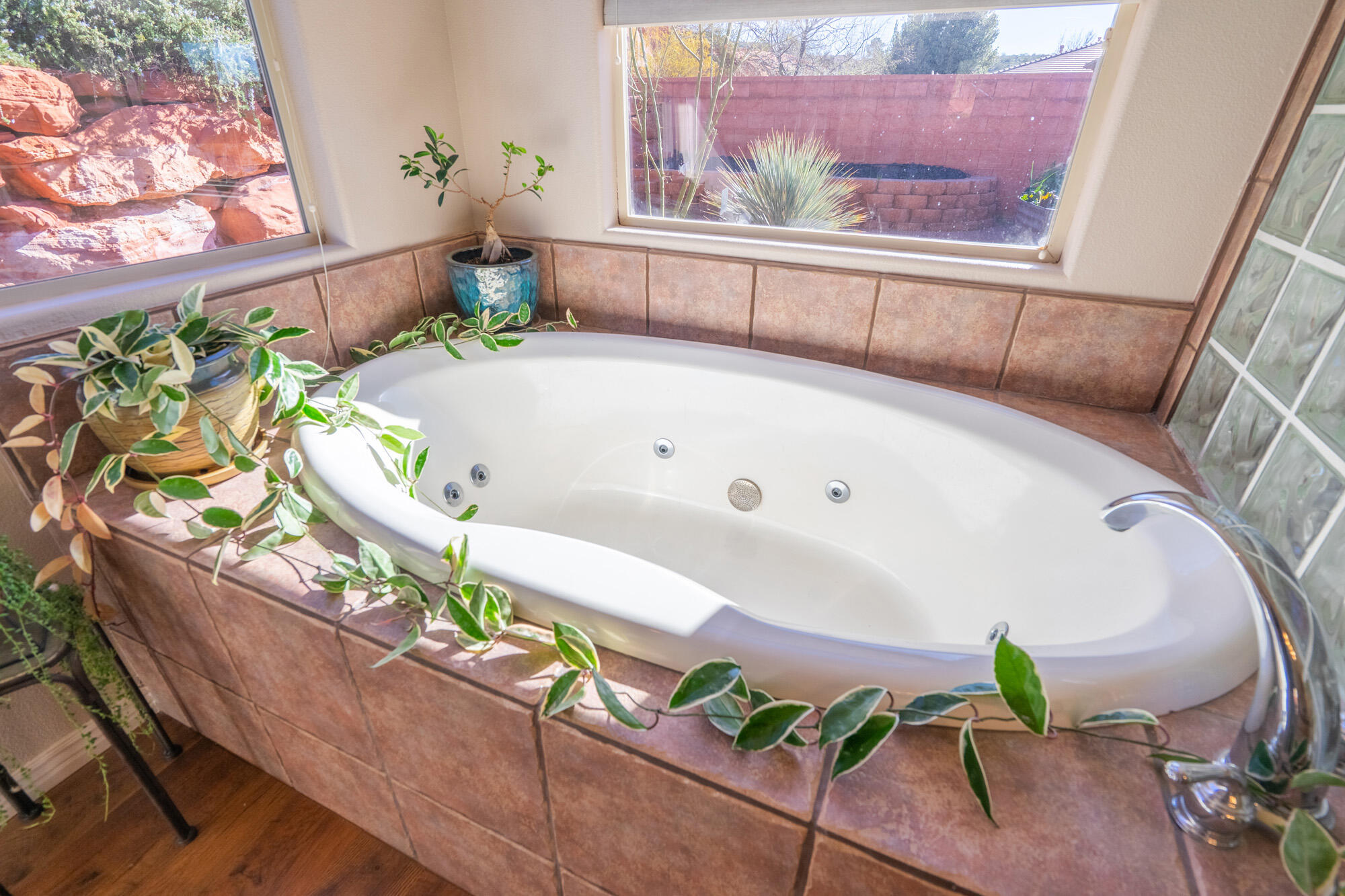 PARADISE CANYON - Residential