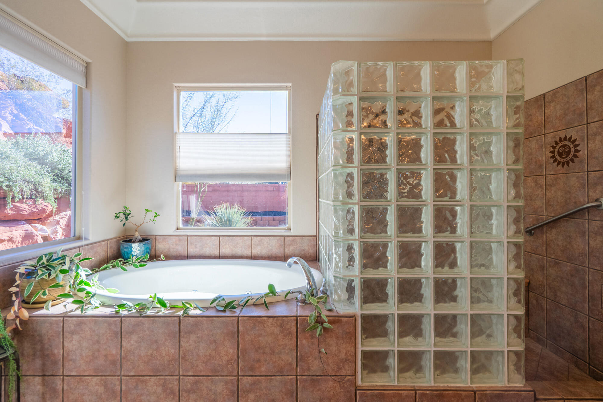 PARADISE CANYON - Residential