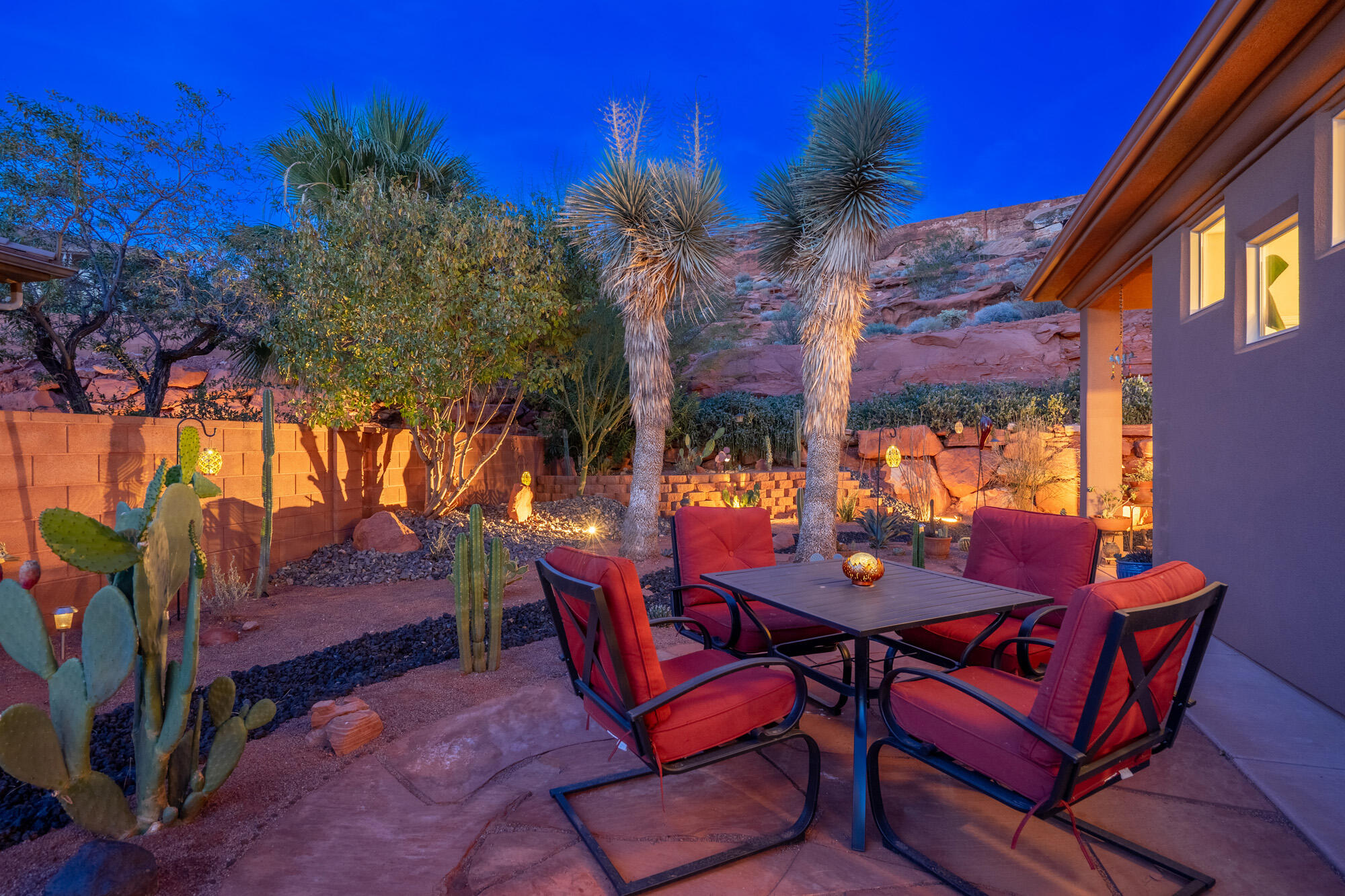 PARADISE CANYON - Residential