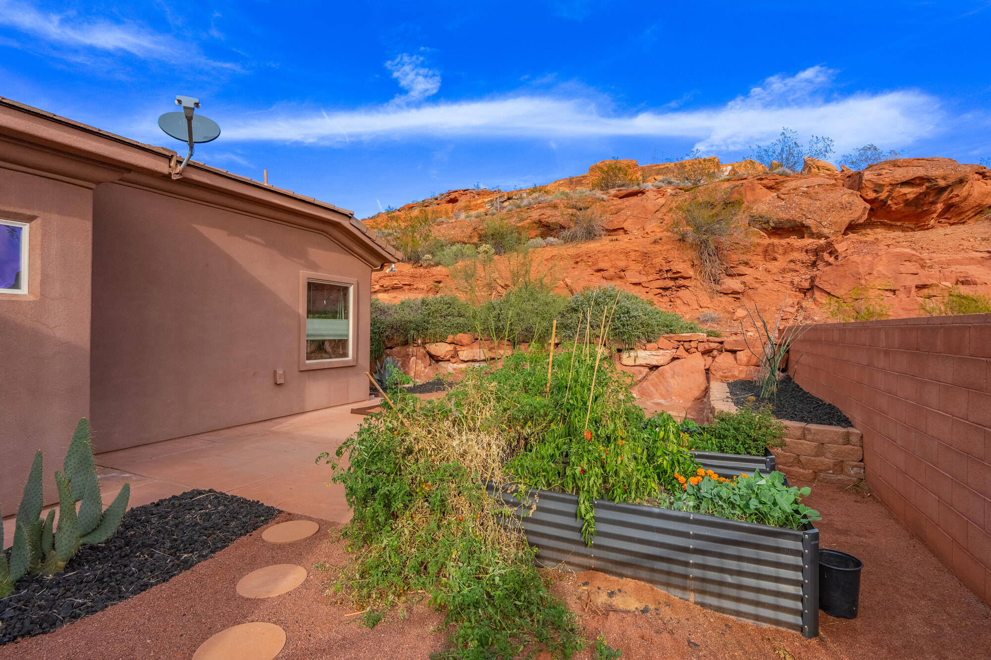 PARADISE CANYON - Residential