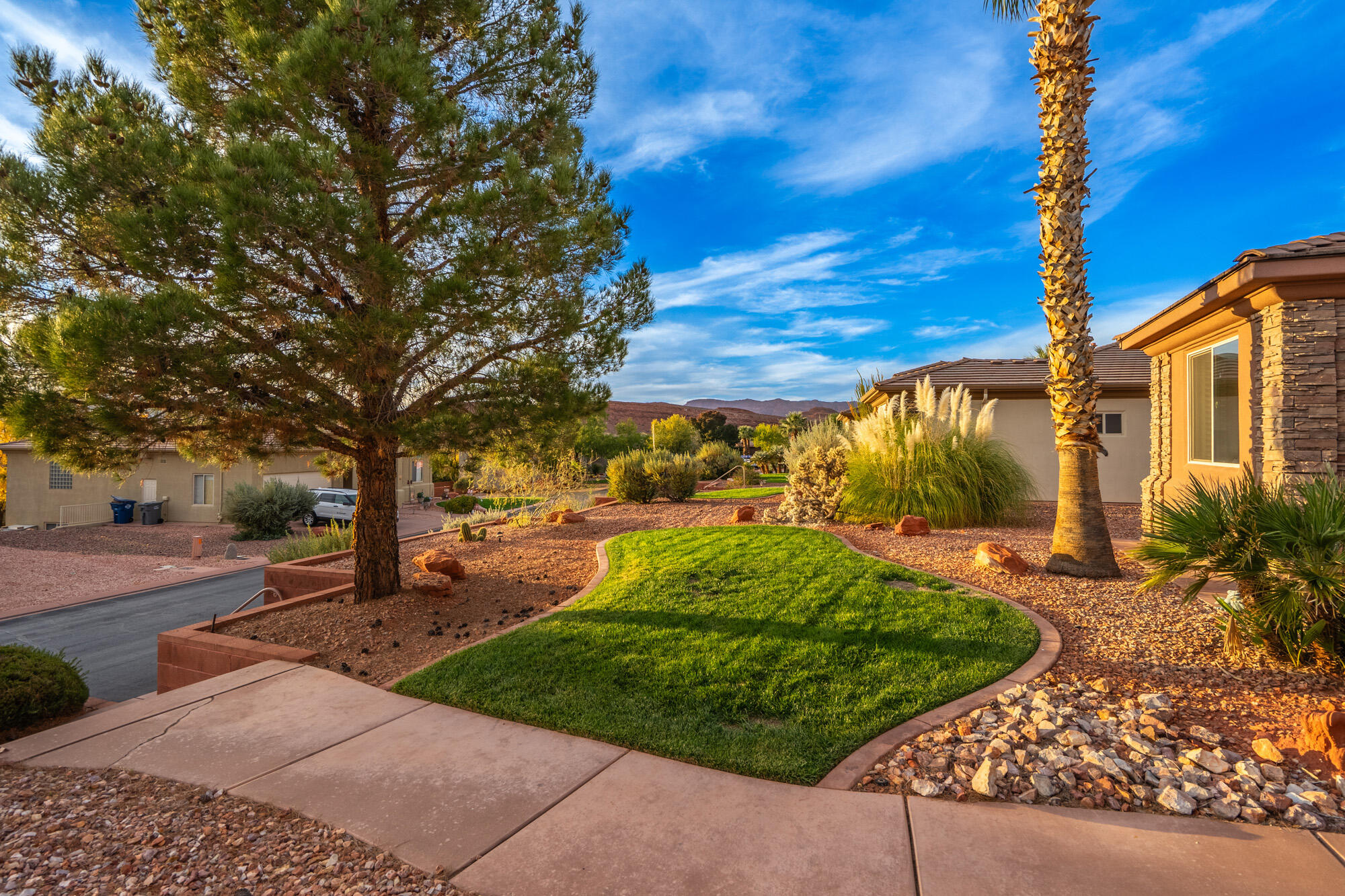 PARADISE CANYON - Residential