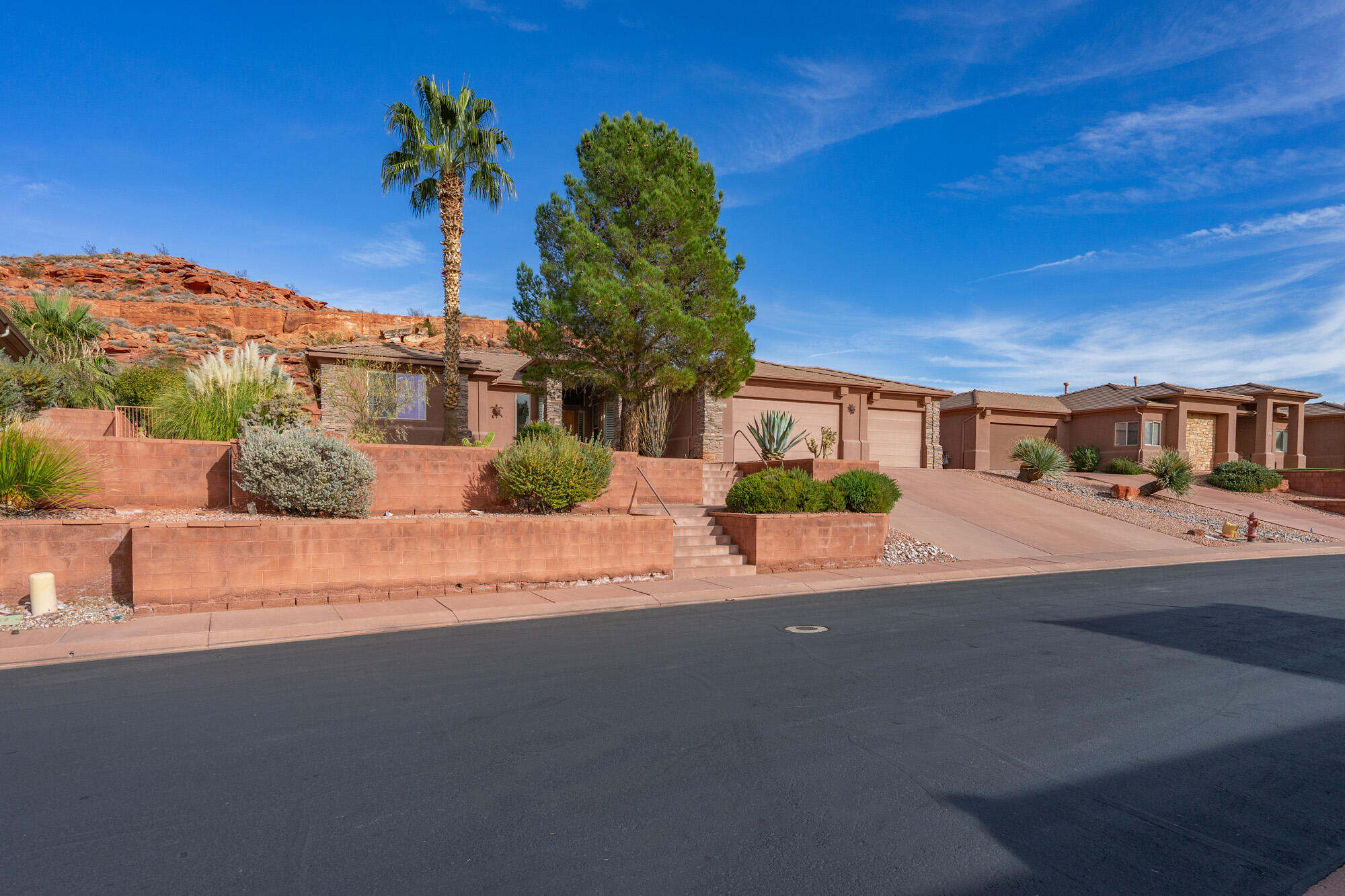 PARADISE CANYON - Residential