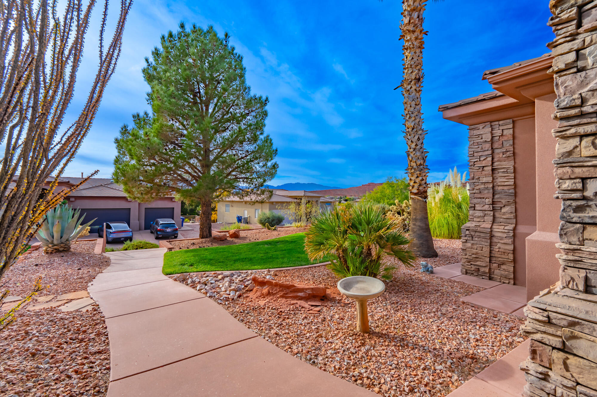 PARADISE CANYON - Residential