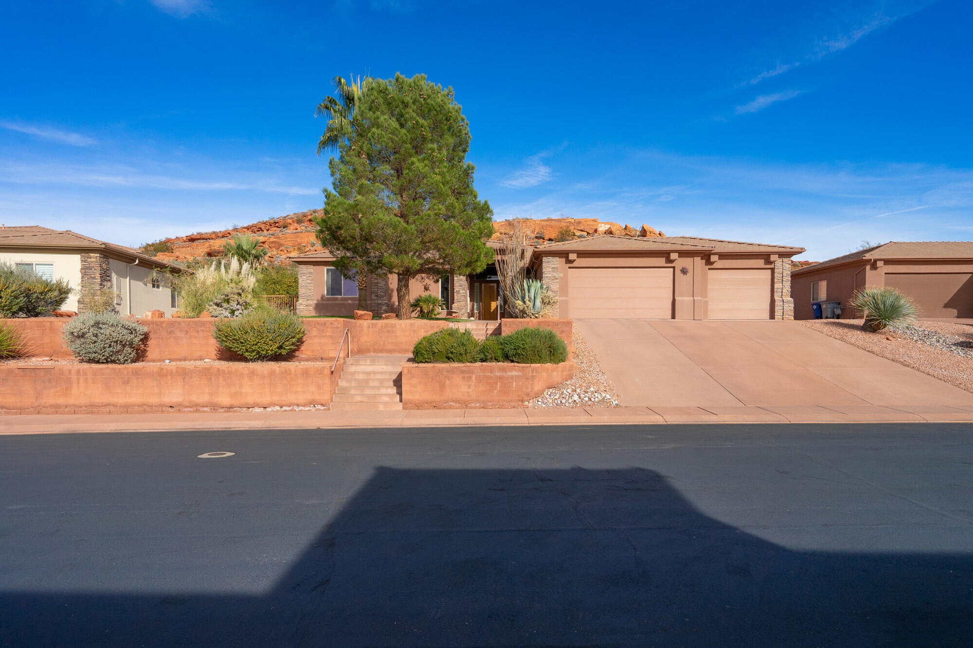 PARADISE CANYON - Residential