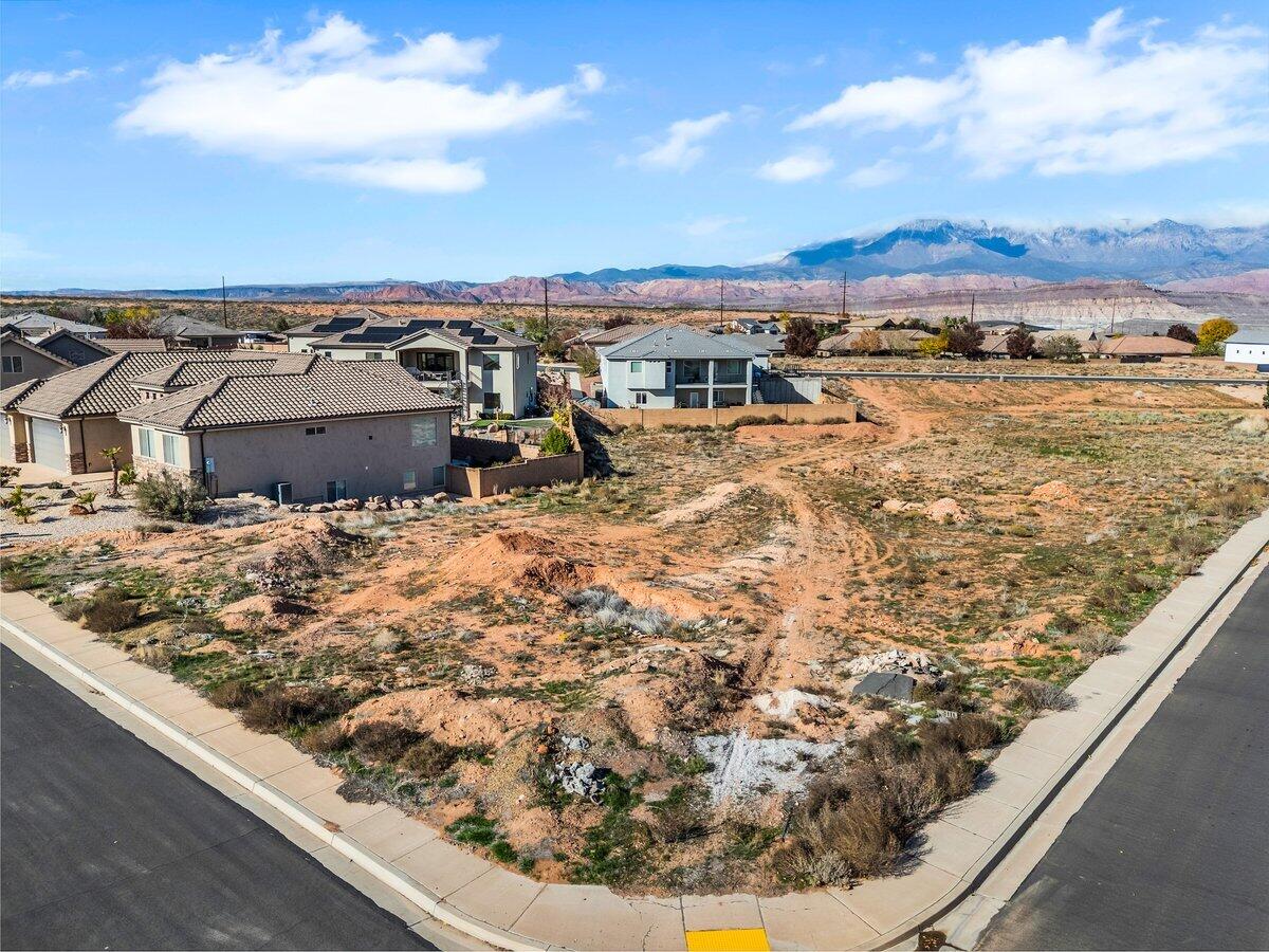 DIXIE SPRINGS - Land