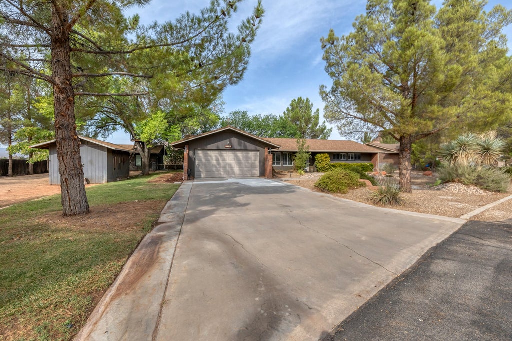 Photo of 3356 Chaparral DR, Saint George, UT 84790 (MLS # 26-275142)