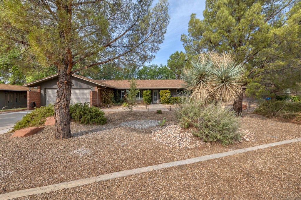 Photo of 3356 Chaparral DR, Saint George, UT 84790 (MLS # 26-275142)