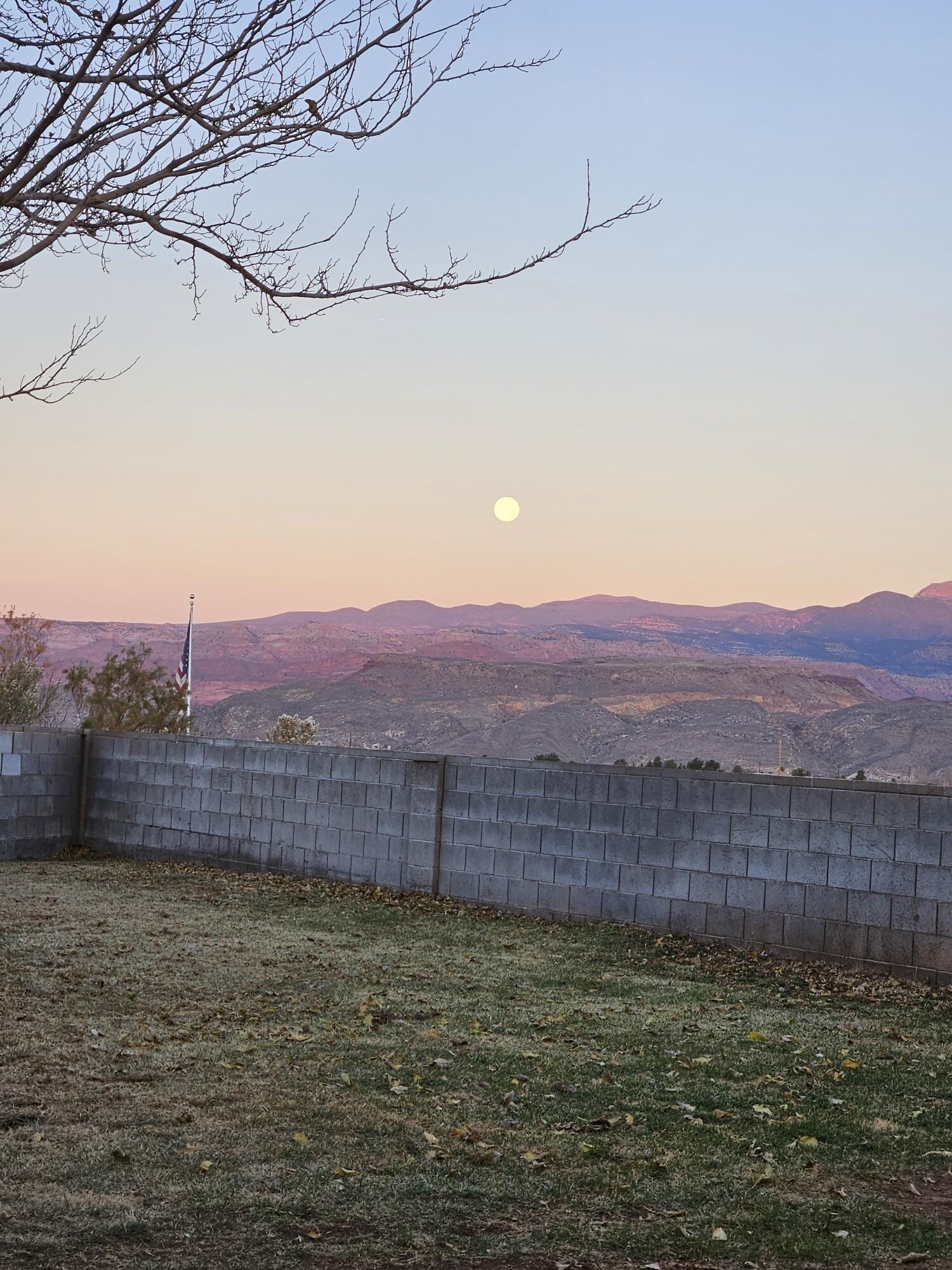 SANTA FE HILLS - Residential