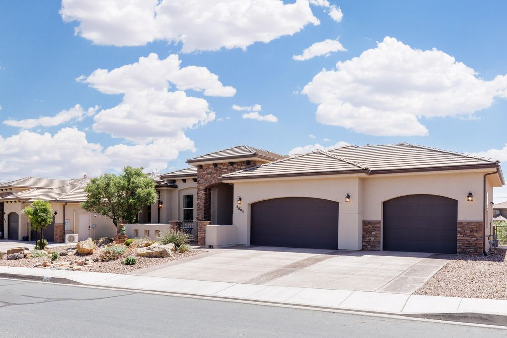 Photo of 2005 W 450 South CIR, Saint George, UT 84770 (MLS # 26-272436)