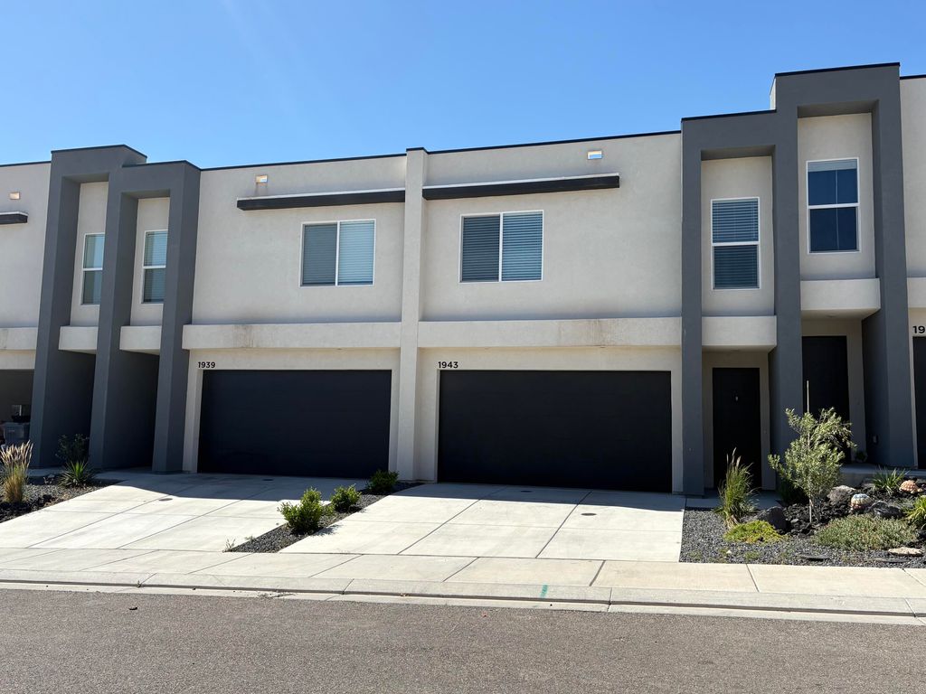 Photo of 1939 W 250 S, Hurricane, UT 84737 (MLS # 26-272447)