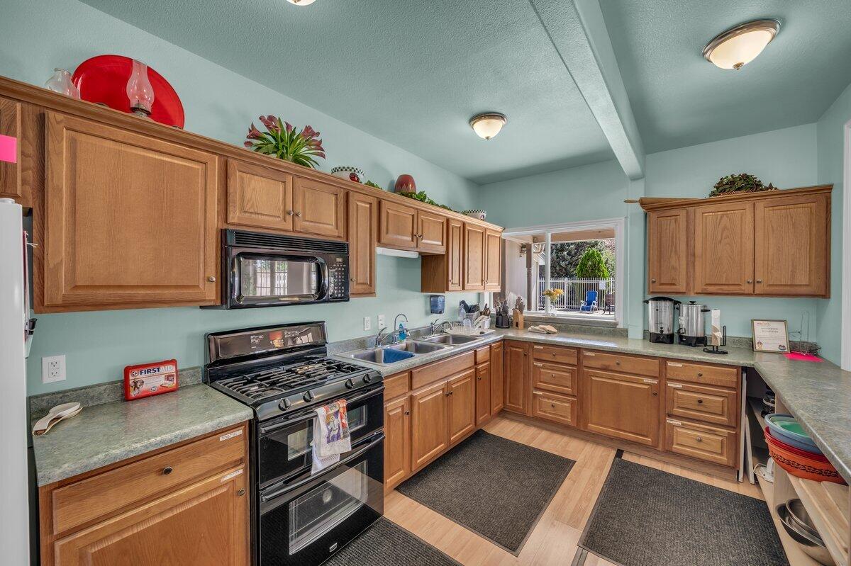 HARRISBURG LAKESIDE ESTATES - Residential