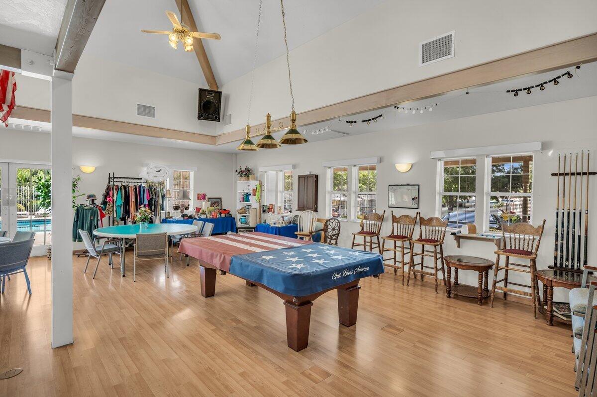 HARRISBURG LAKESIDE ESTATES - Residential