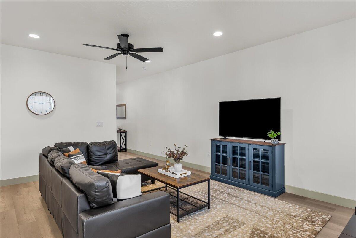 HERITAGE POINTE - Residential