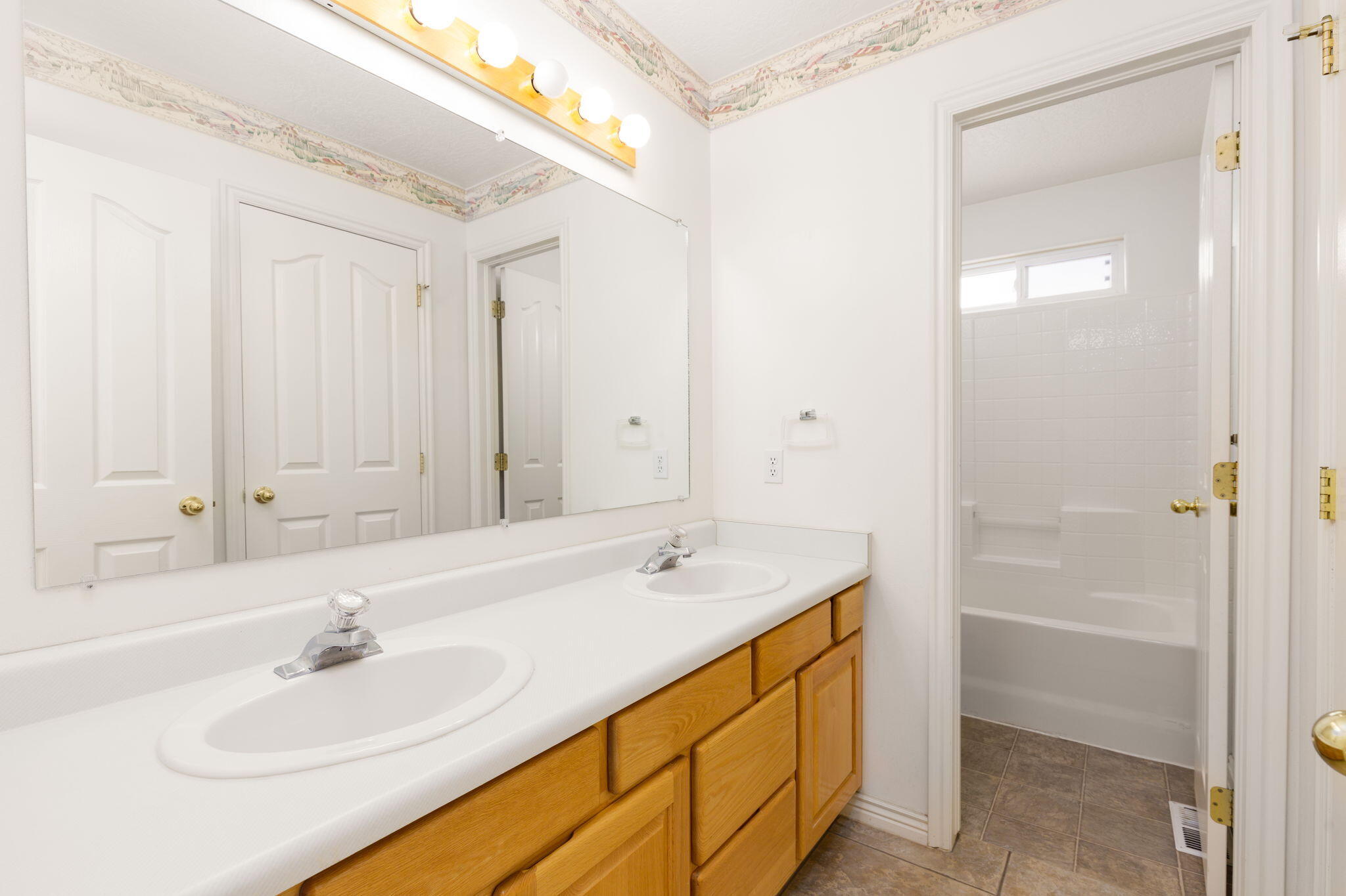 BLOOMINGTON HILLS - Residential