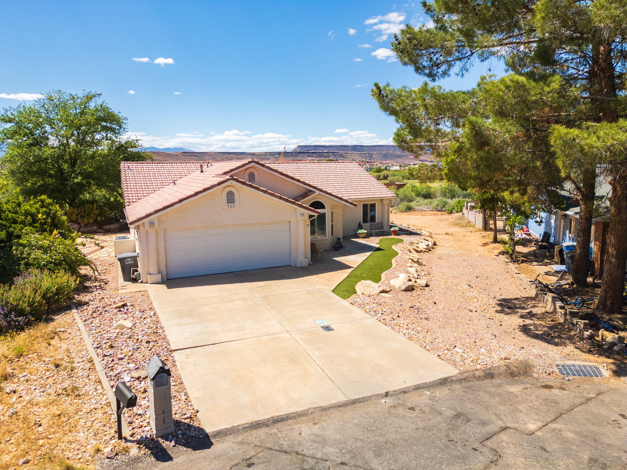 BLOOMINGTON HILLS - Residential