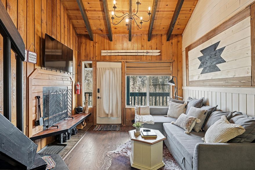 Step into your winter wonderland. Sip your favorite hot beverage while enjoying the angelic mountain views from your cozy living room. This one bed, one and a
half bath condo is perfect for your family gatherings or extra income potential. The spacious loft makes a great place for extra guests or kids. Furniture included
making your move in easy. Close to ski slopes and village with restaurants, shopping and all the fun winter activities!