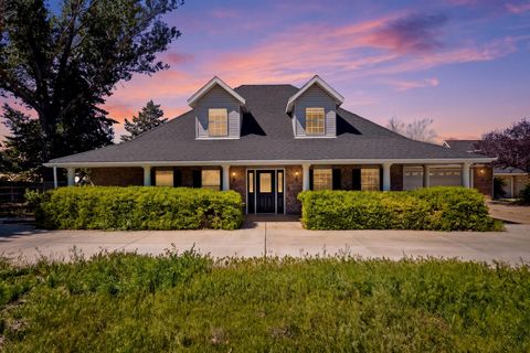 Photo of 885 N HORSEMANS PARK DR, Dammeron Valley, UT 84783 (MLS # 26-271708)