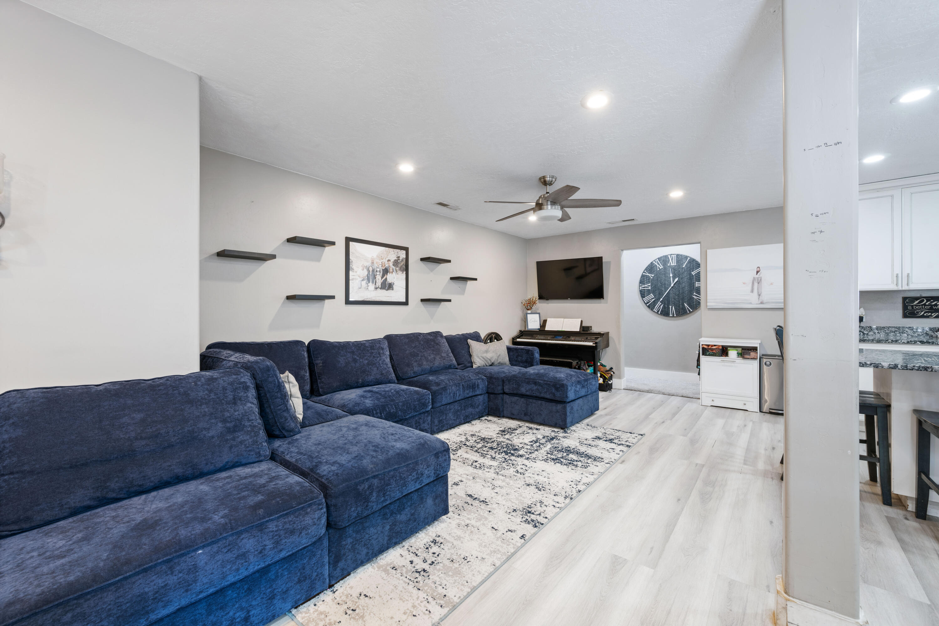 BLOOMINGTON HILLS - Residential