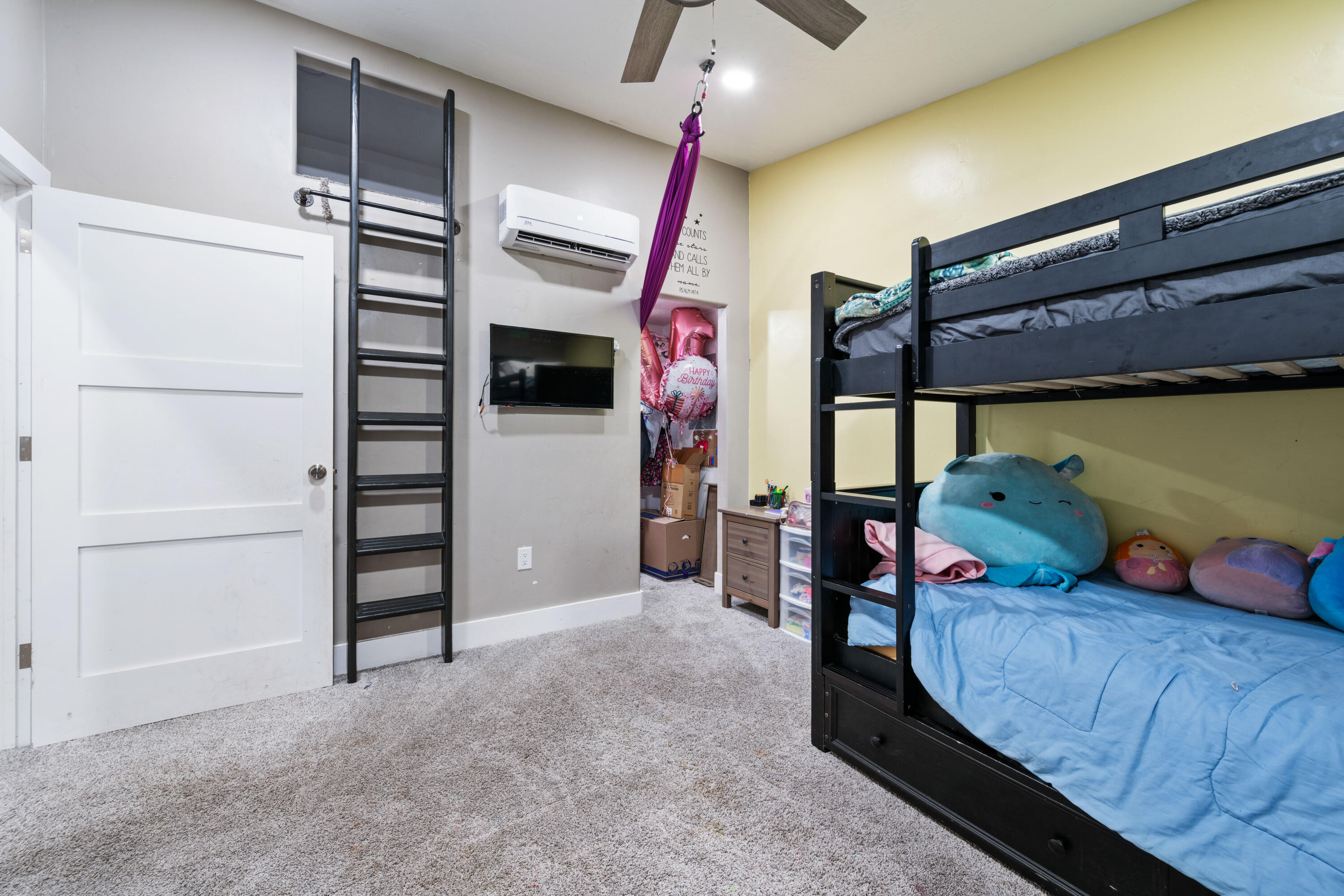 BLOOMINGTON HILLS - Residential