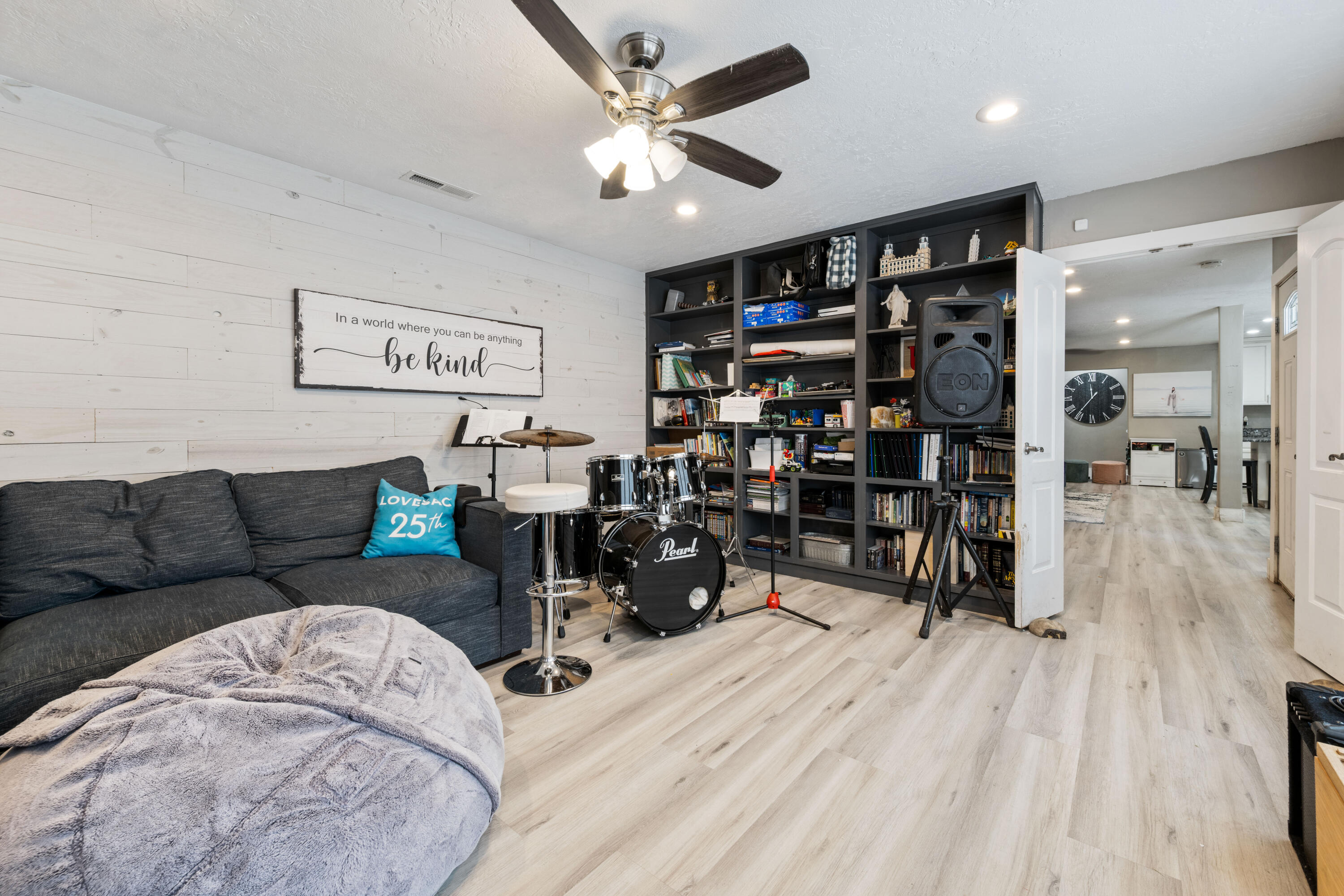 BLOOMINGTON HILLS - Residential